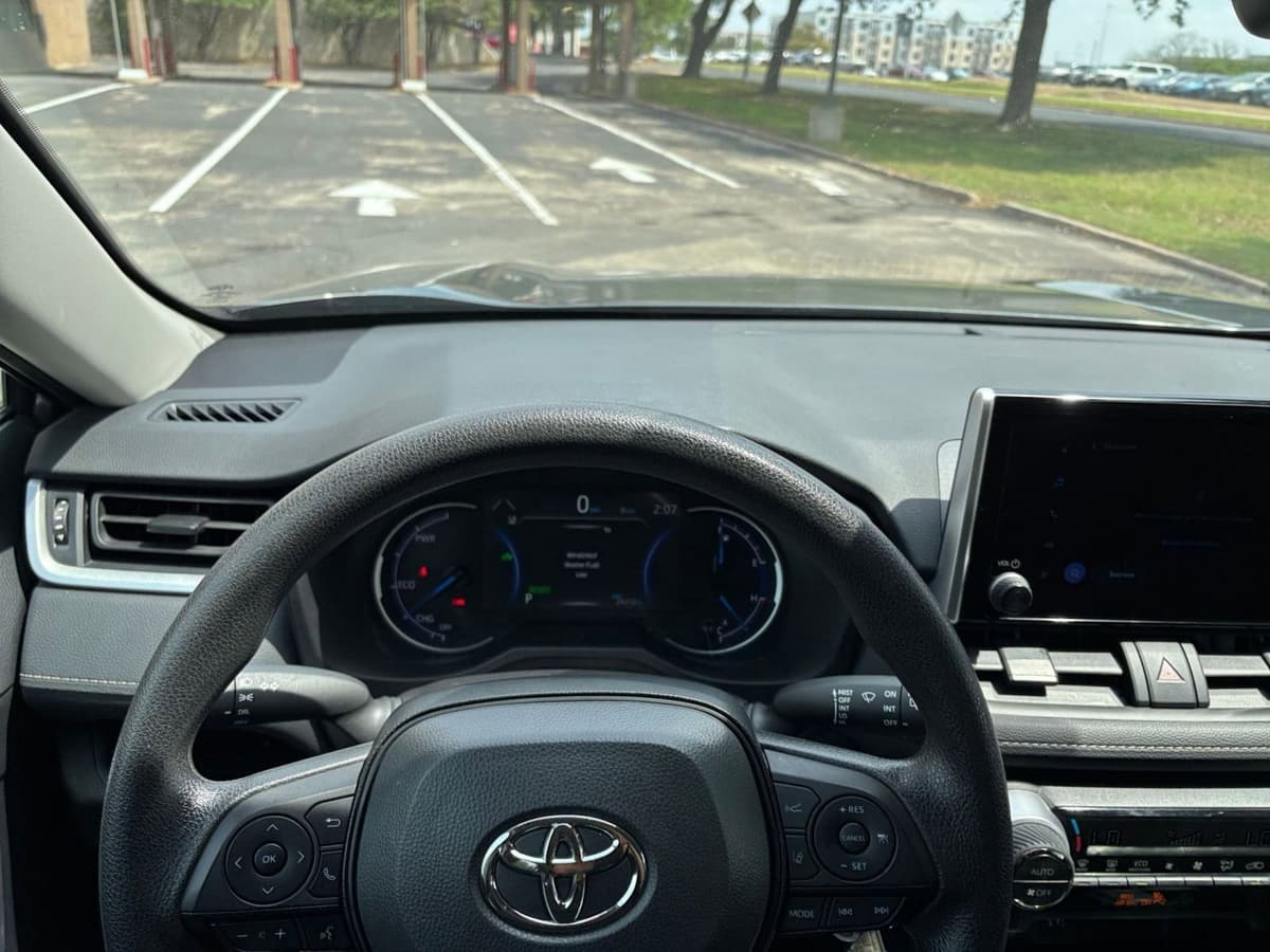 2025 Toyota RAV4 Hybrid - Image 29