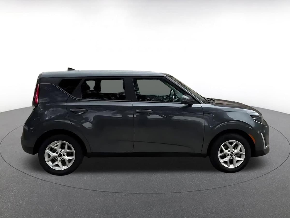 2025 Kia Soul - Image 16