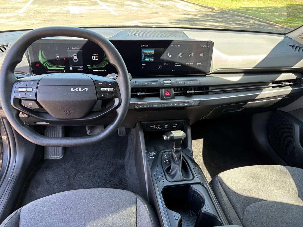 2025 Kia K4 - Image 30