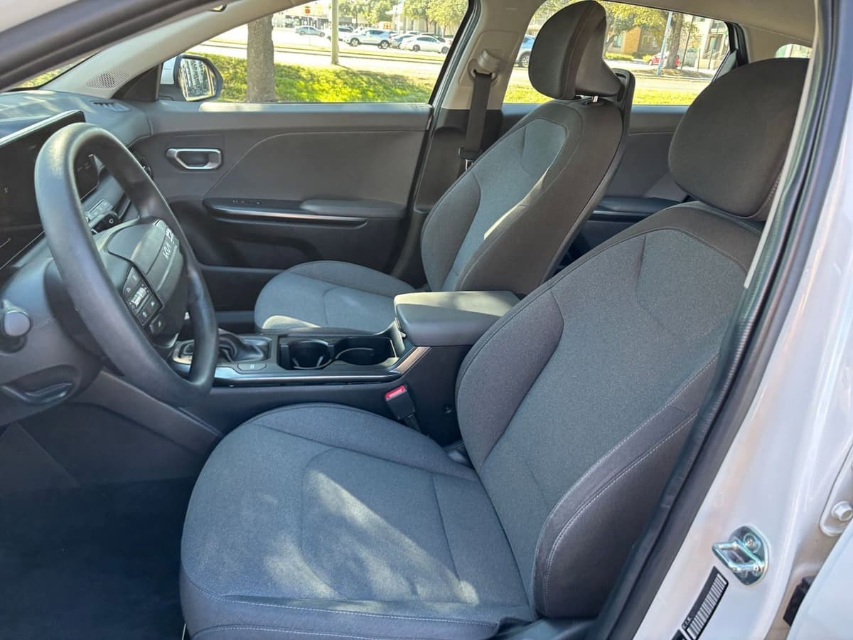 2025 Kia K4 - Image 30