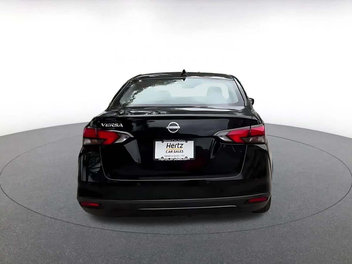 2025 Nissan Versa - Image 12