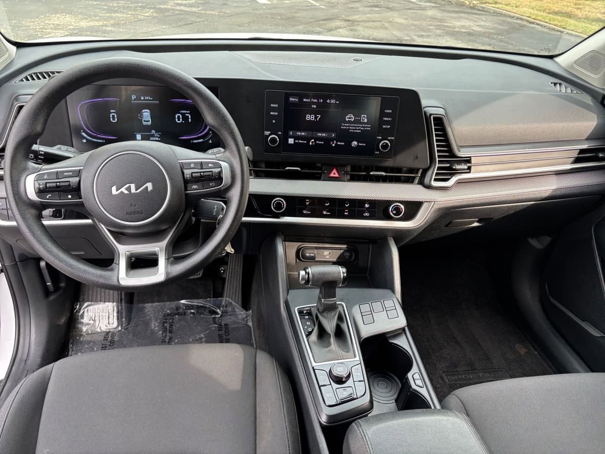 2025 Kia Sportage - Image 28