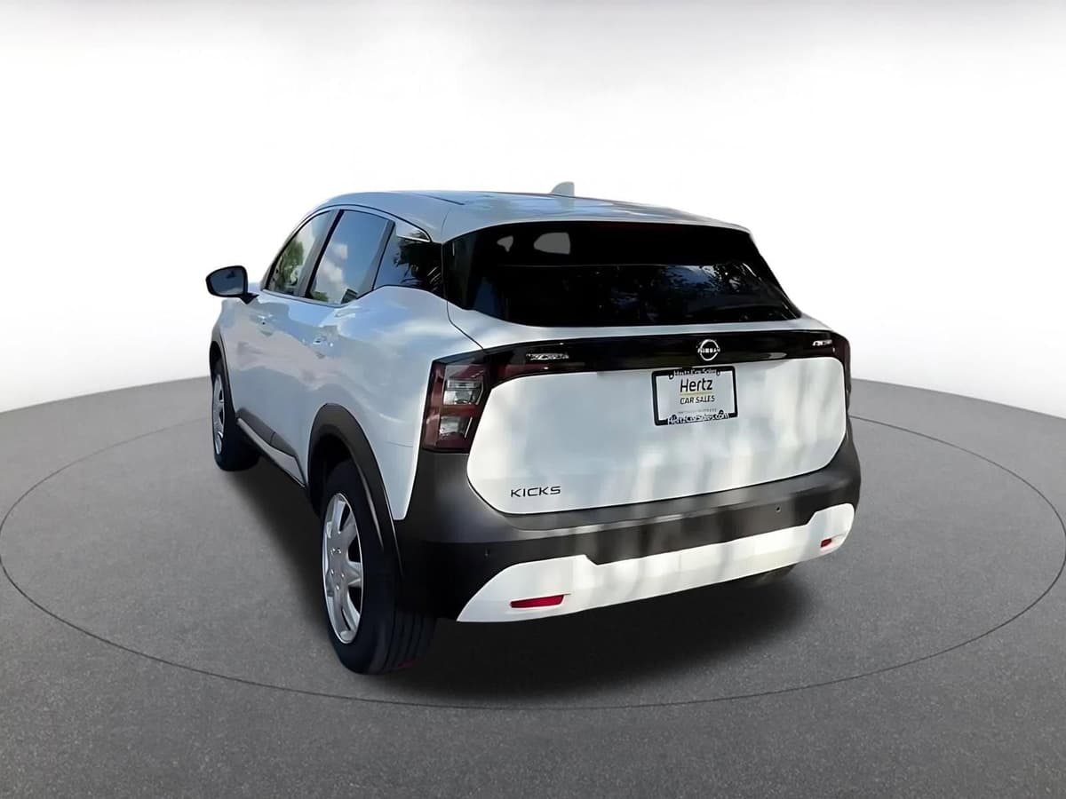 2025 Nissan Kicks - Image 15