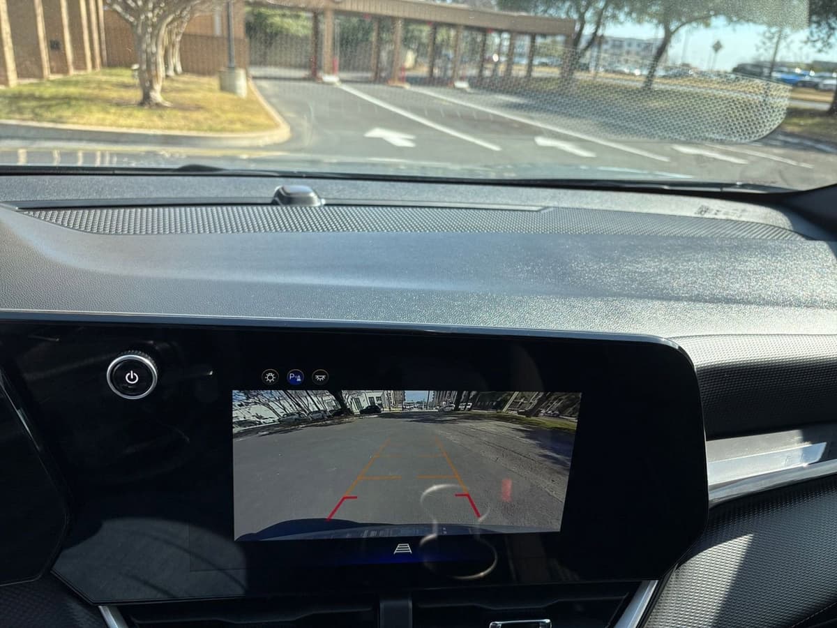 2025 Chevrolet Equinox - Image 17