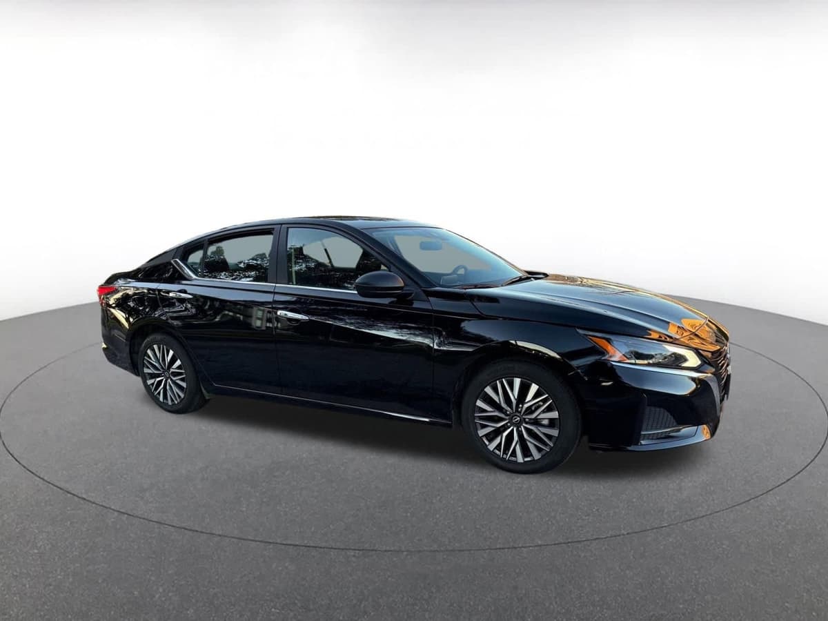 2025 Nissan Altima - Image 1