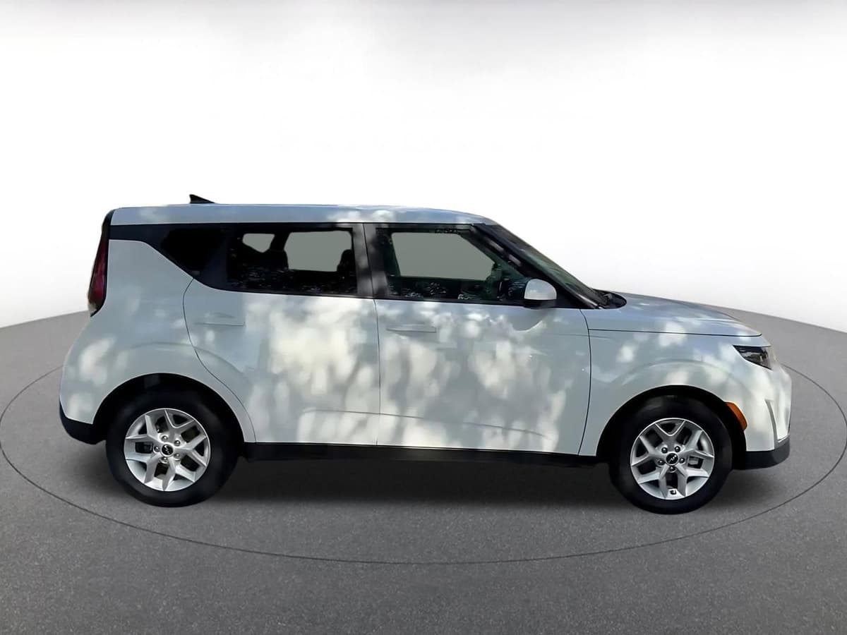 2025 Kia Soul - Image 16