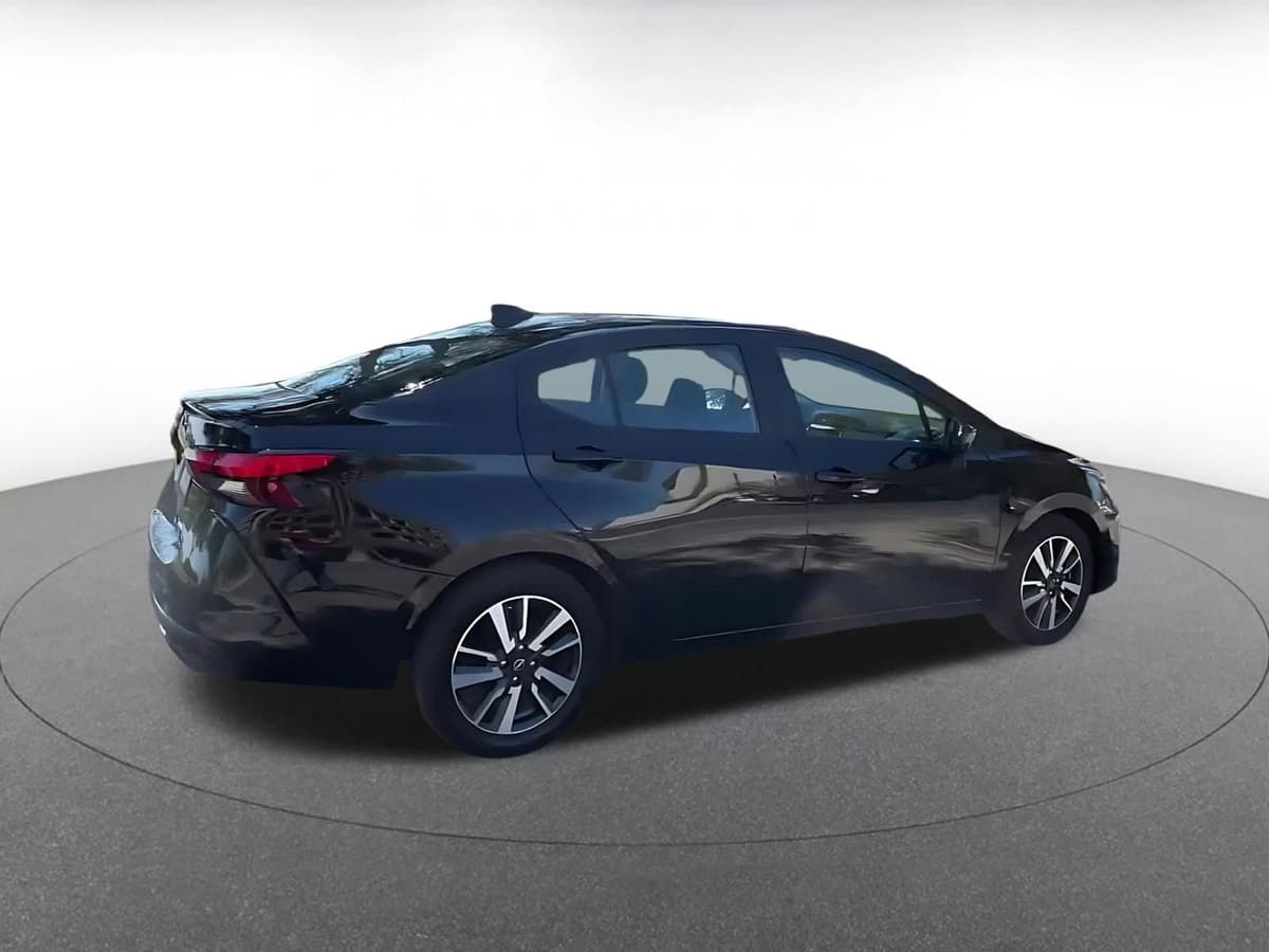 2025 Nissan Versa - Image 12