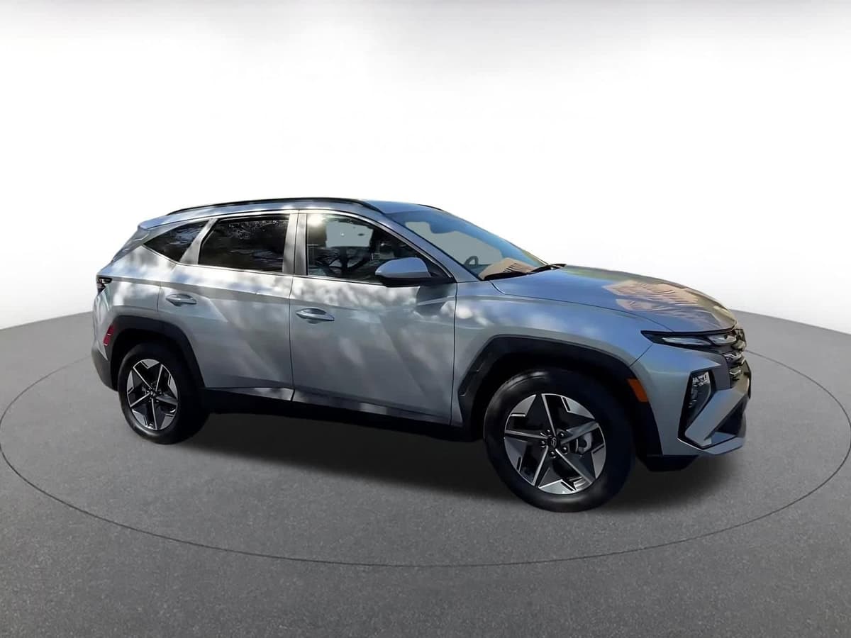 2025 Hyundai Tucson - Image 2