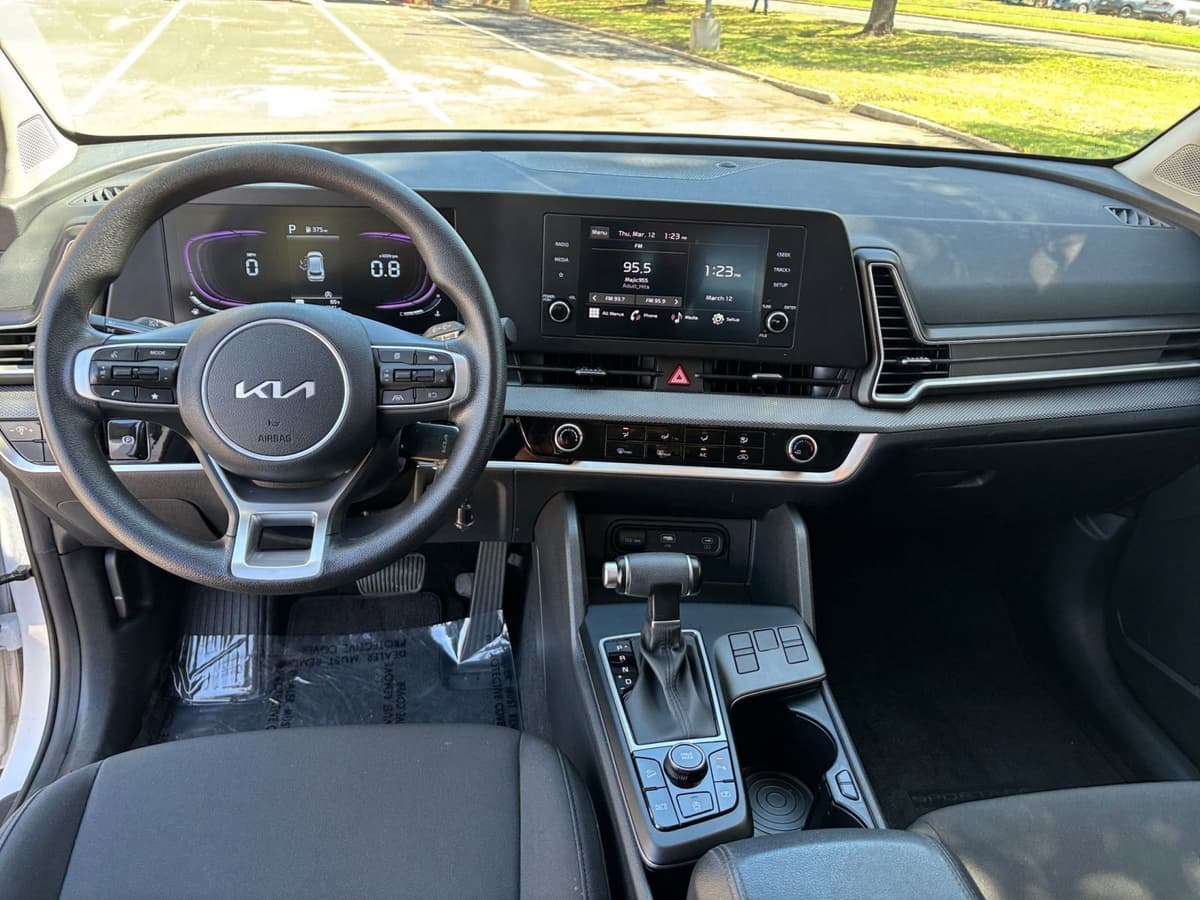 2025 Kia Sportage - Image 28