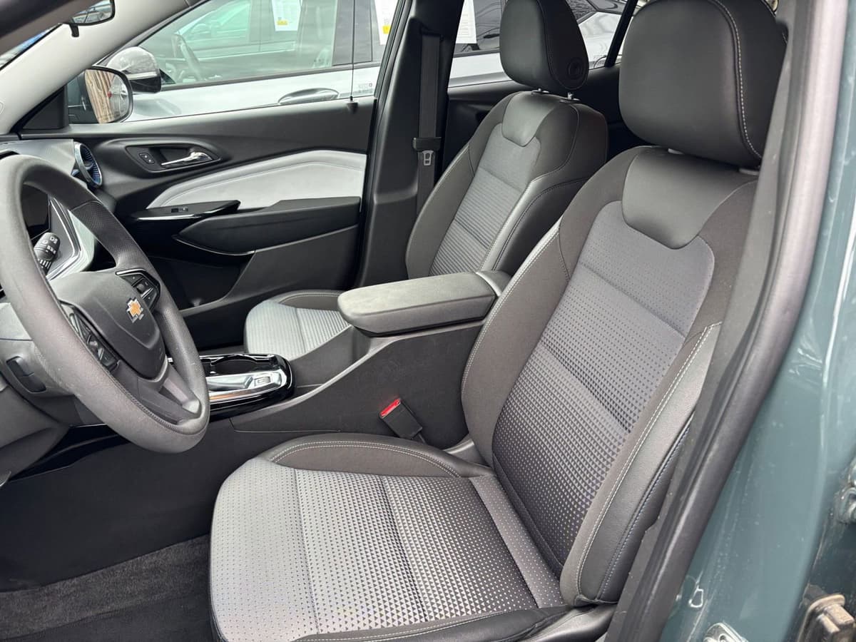 2025 Chevrolet Trax - Image 30