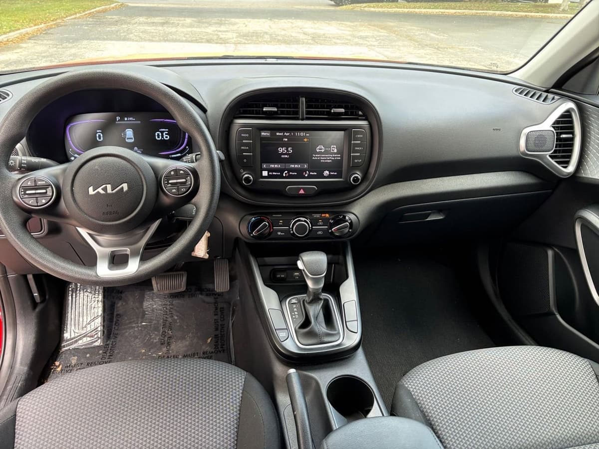 2025 Kia Soul - Image 28