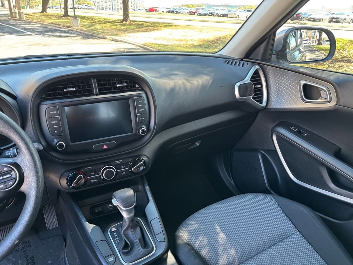 2025 Kia Soul - Image 30