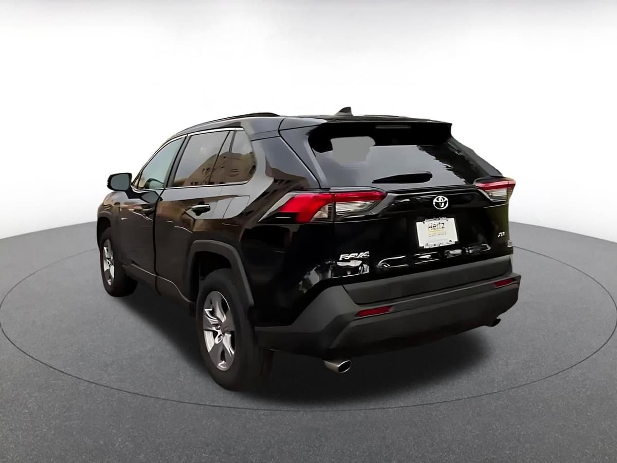 2025 Toyota RAV4 - Image 11