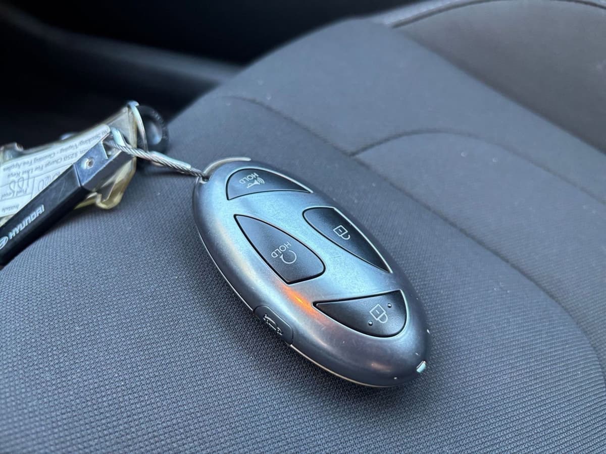 2025 Hyundai Elantra - Image 18