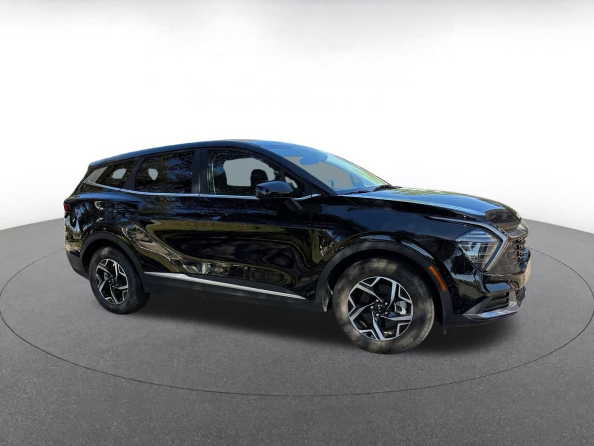 2025 Kia Sportage - Image 1
