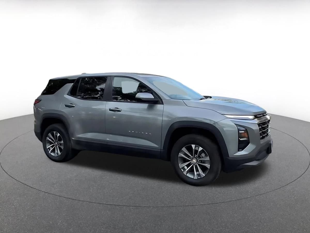 2025 Chevrolet Equinox - Image 2