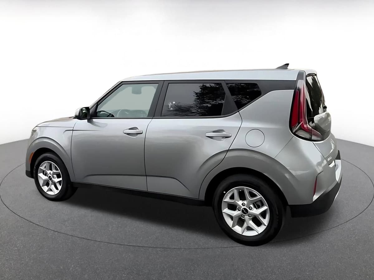 2025 Kia Soul - Image 10