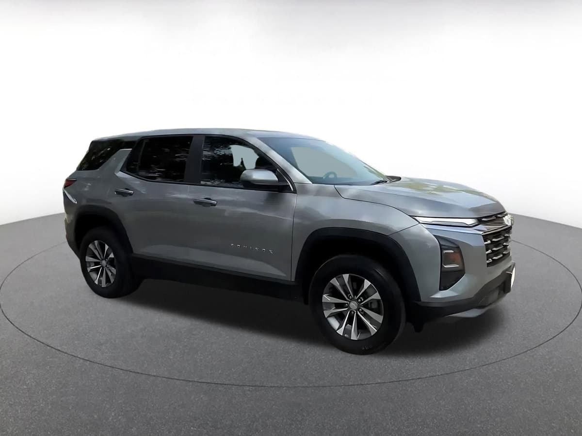 2025 Chevrolet Equinox - Image 2