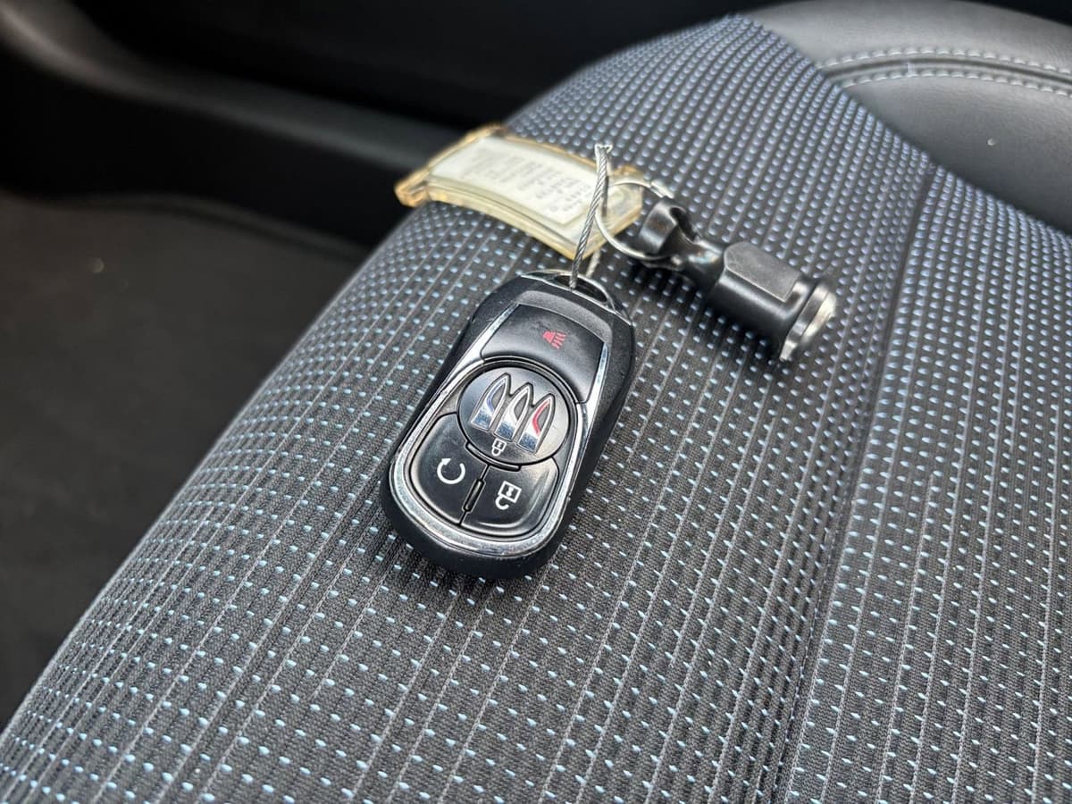 2025 Buick Envista - Image 18