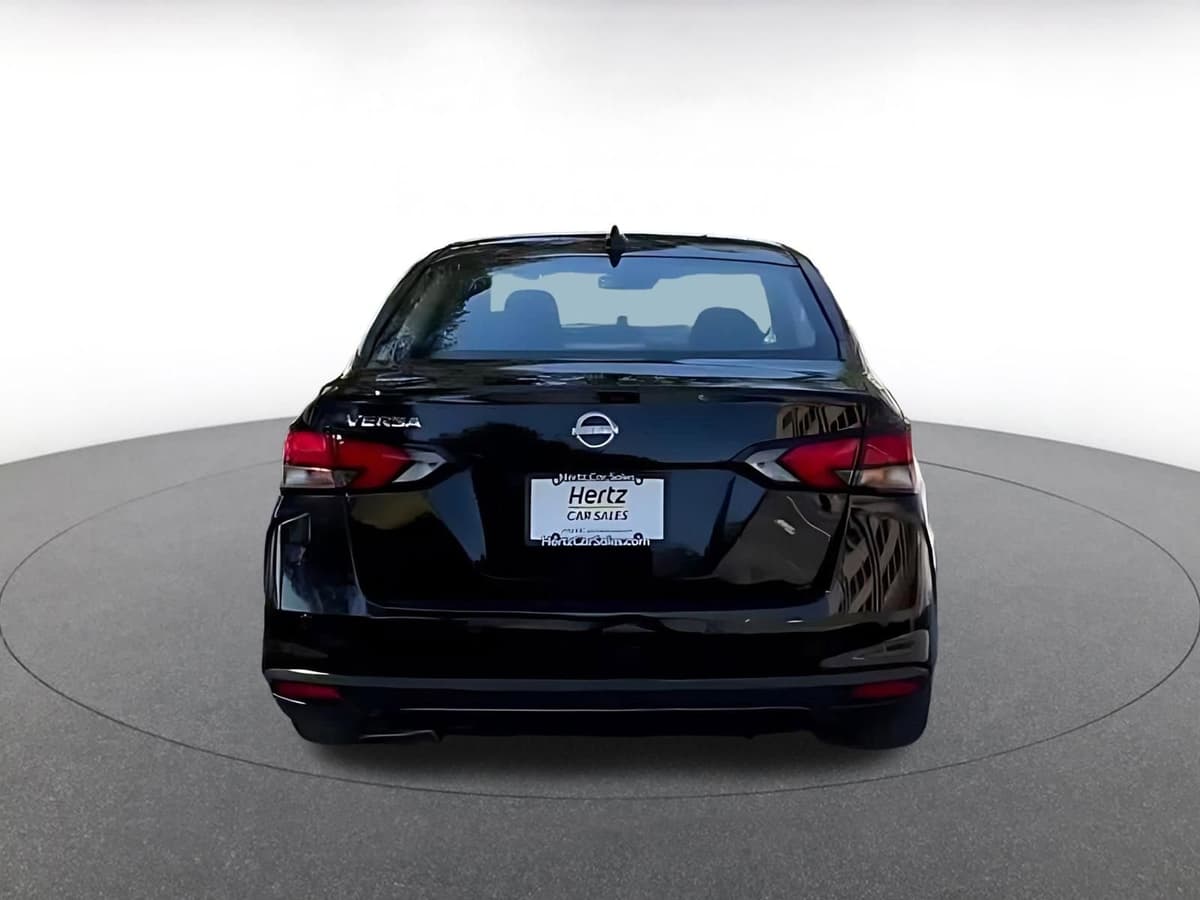 2025 Nissan Versa - Image 10