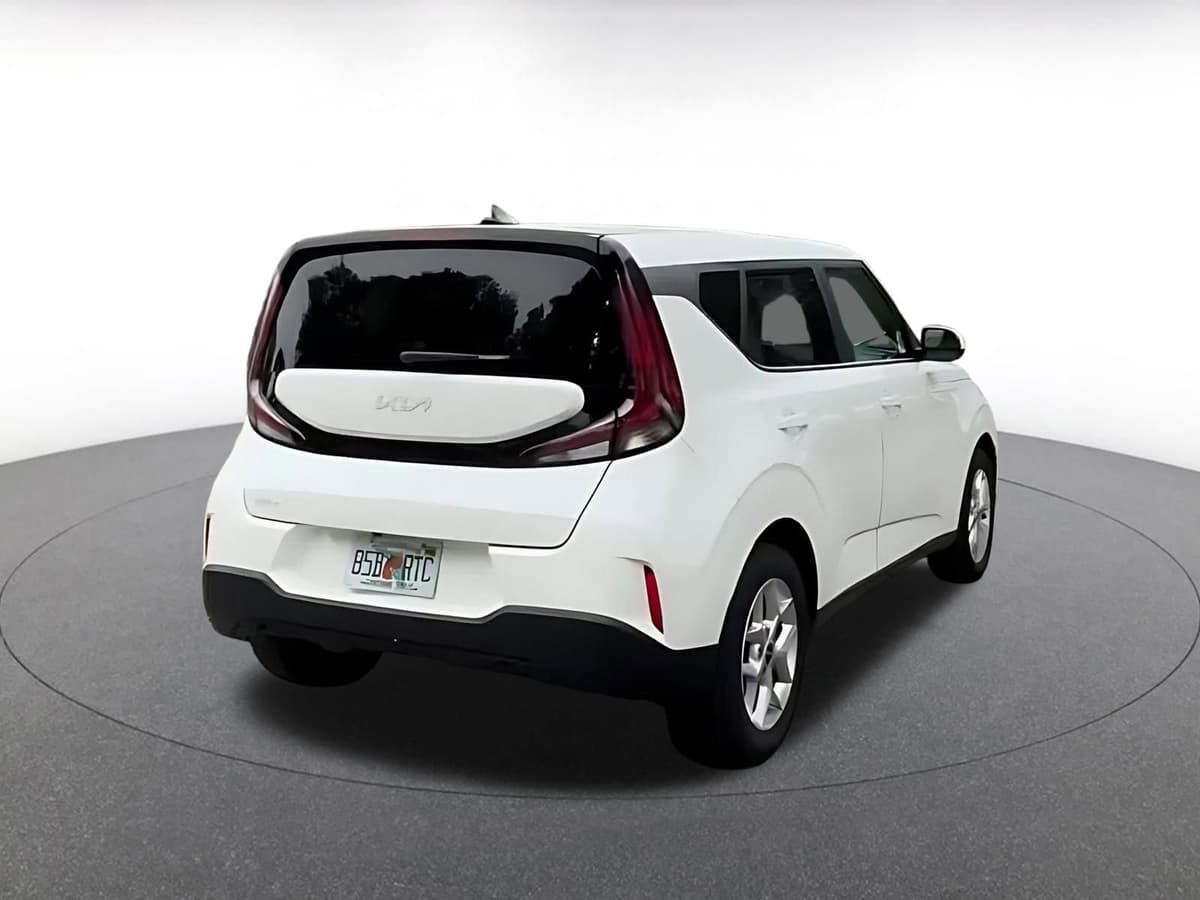 2025 Kia Soul - Image 15