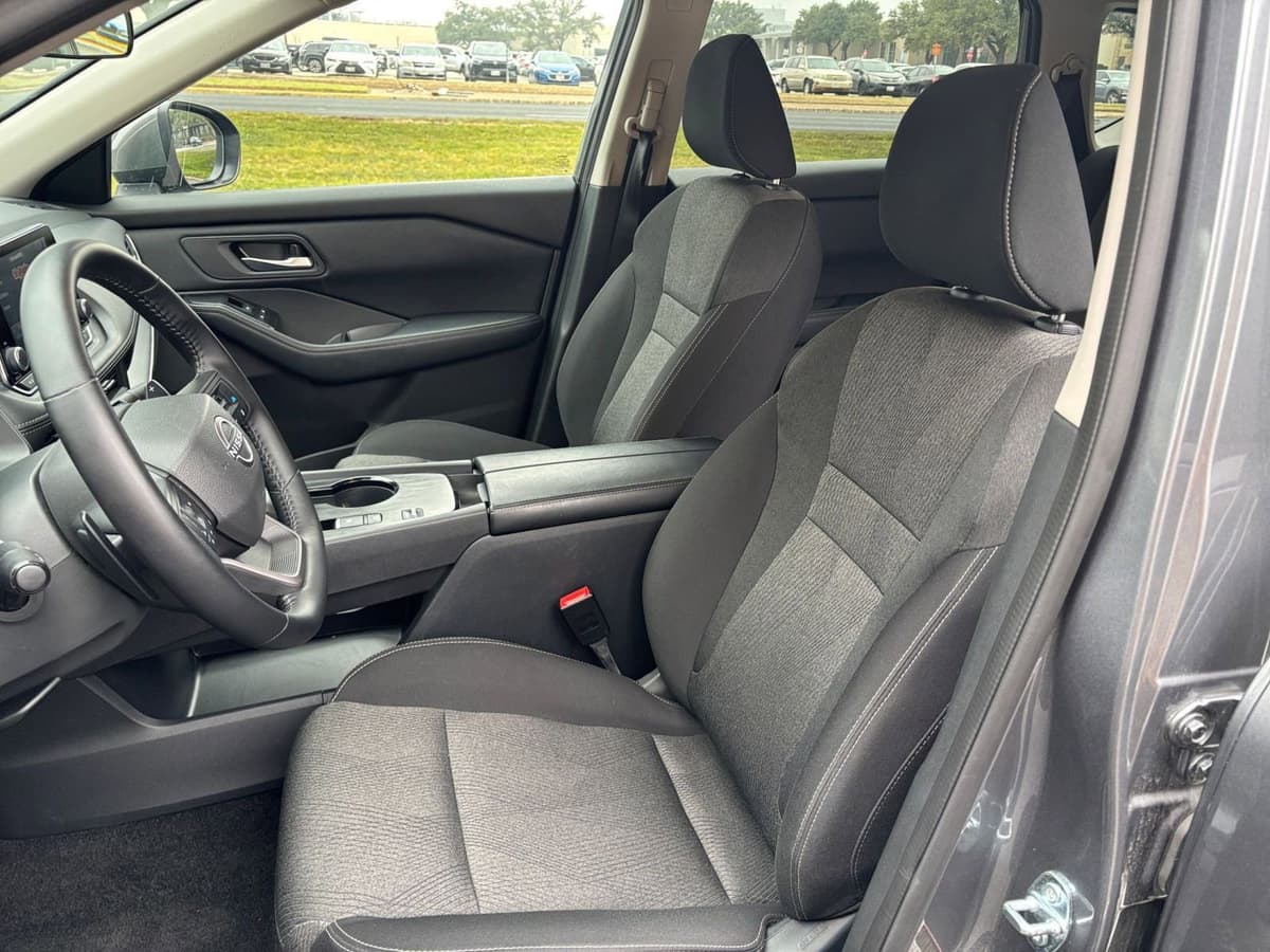 2025 Nissan Rogue - Image 30