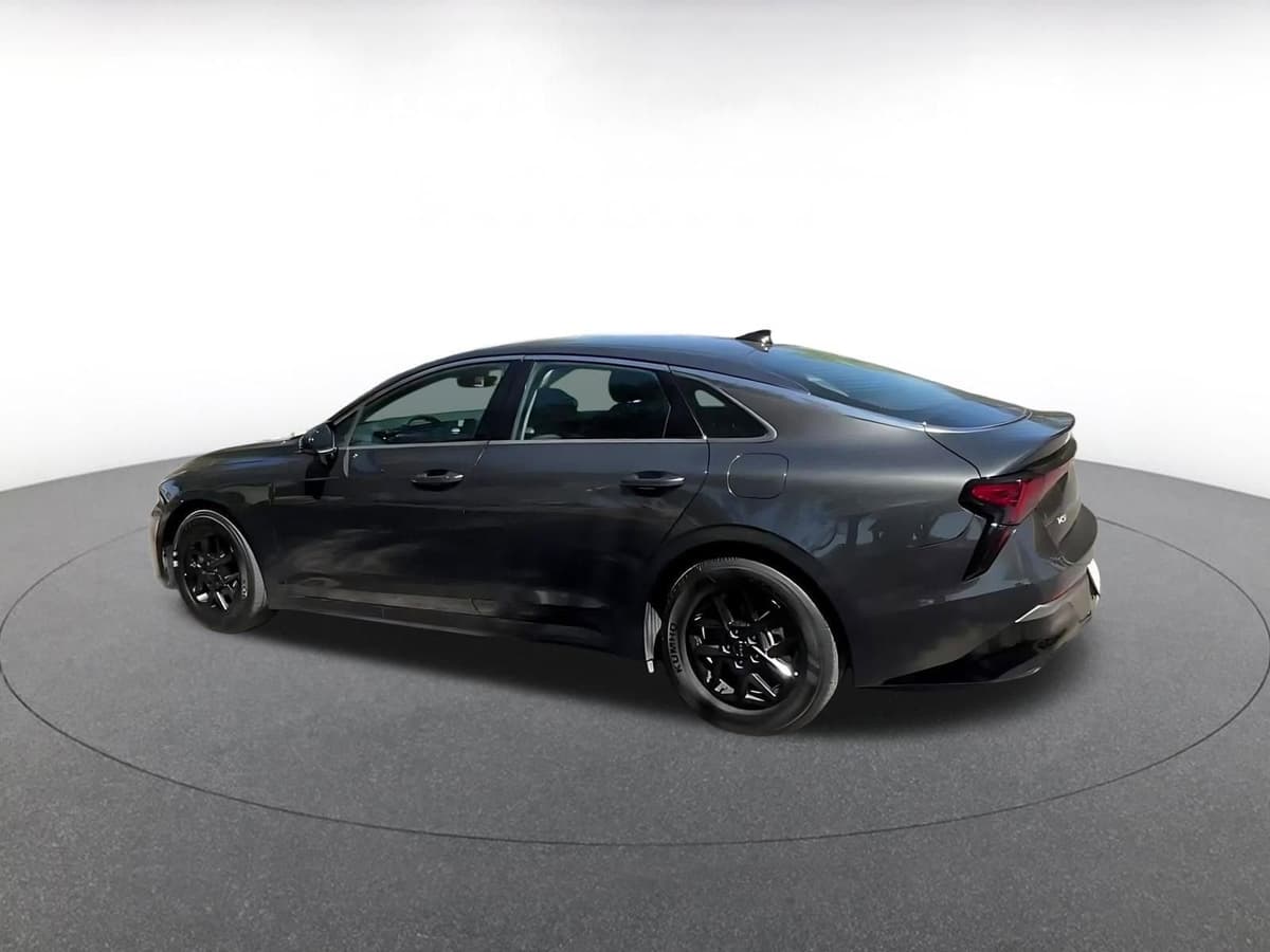 2025 Kia K5 - Image 8
