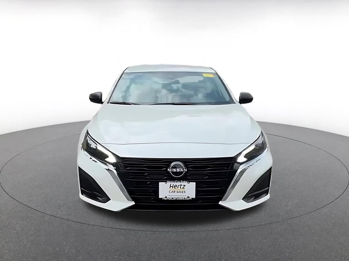 2025 Nissan Altima - Image 5