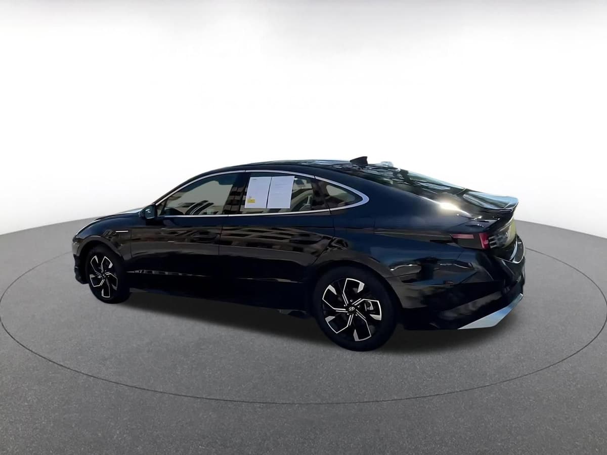 2025 Hyundai Sonata - Image 10