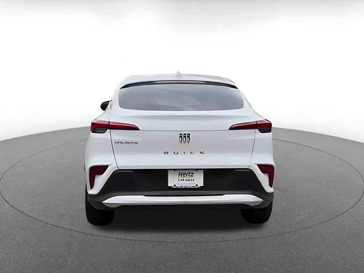 2025 Buick Envista - Image 12