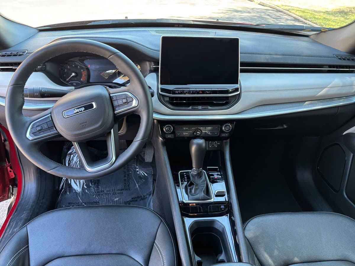 2025 Jeep Compass - Image 28