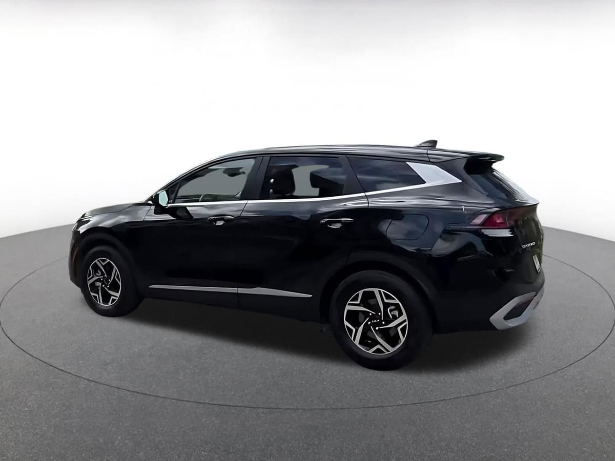 2025 Kia Sportage - Image 5