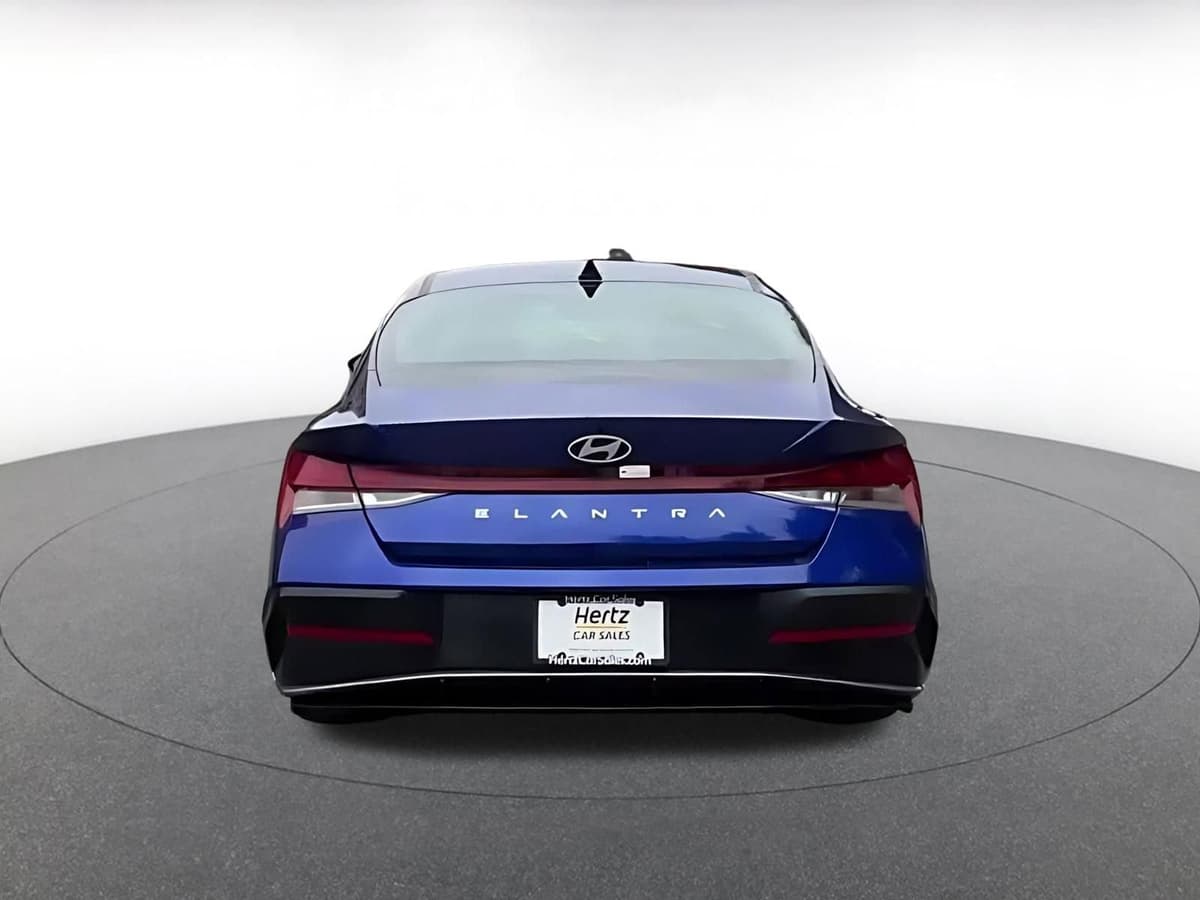 2025 Hyundai Elantra - Image 11