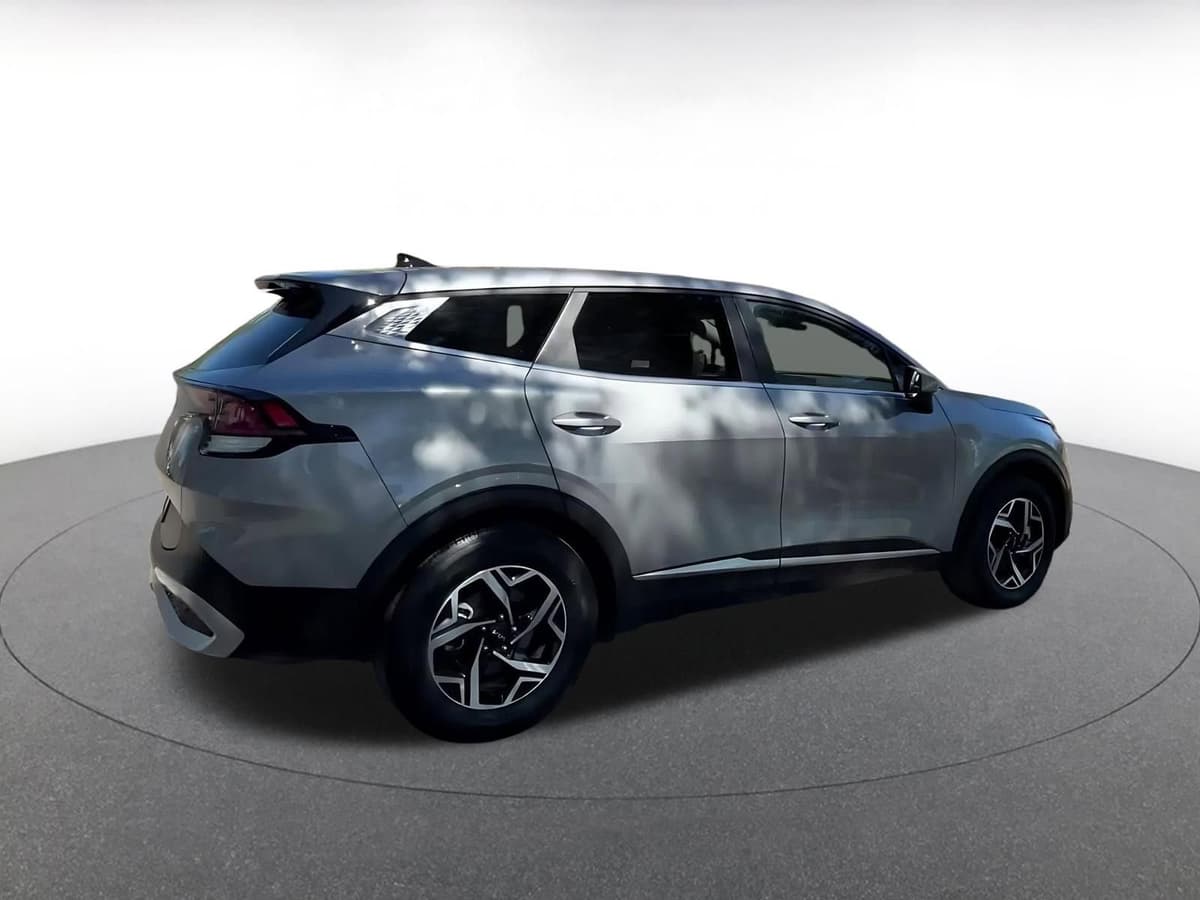 2025 Kia Sportage - Image 13
