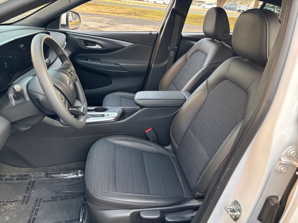 2025 Buick Envista - Image 31