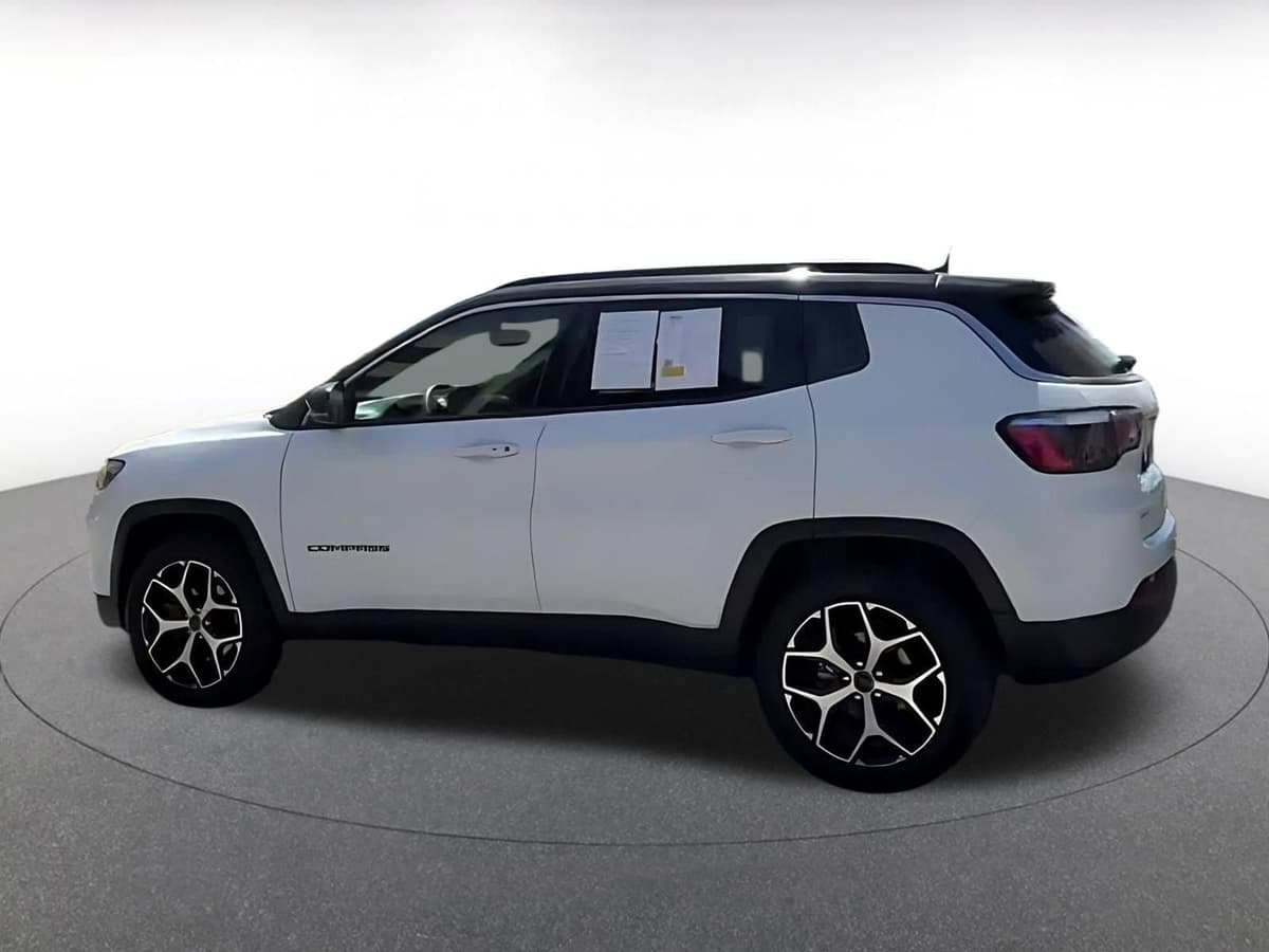 2025 Jeep Compass - Image 10