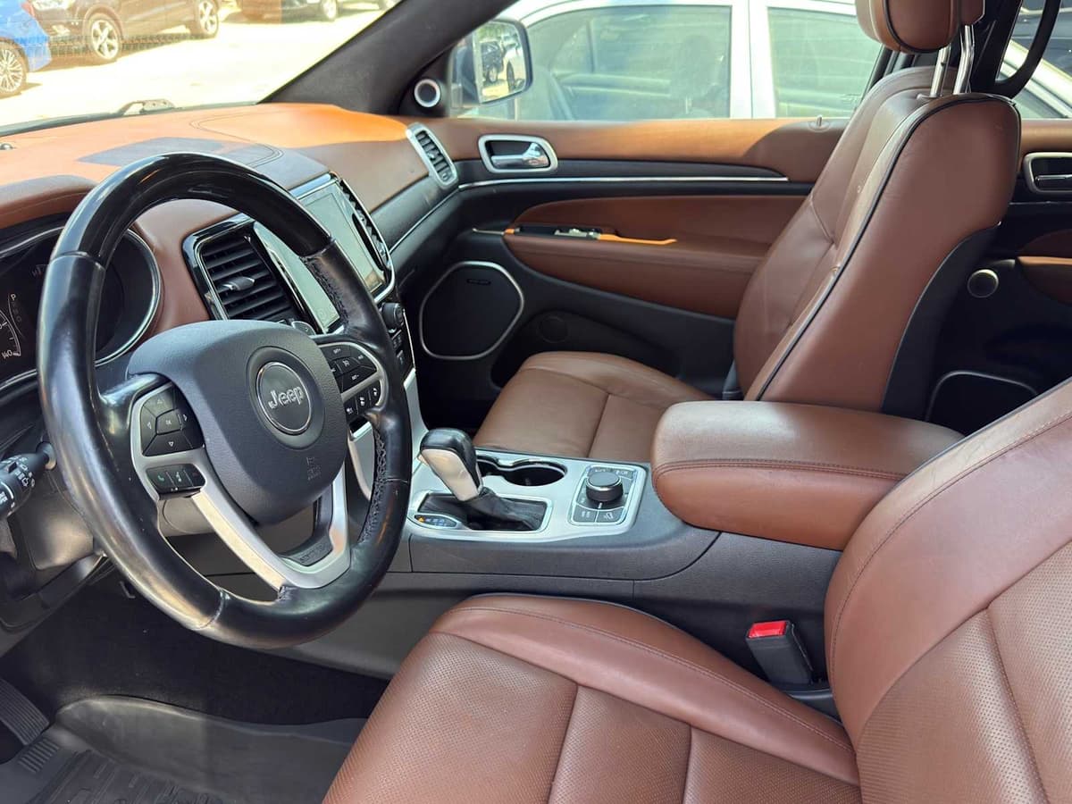 2020 Jeep Grand Cherokee - Image 10