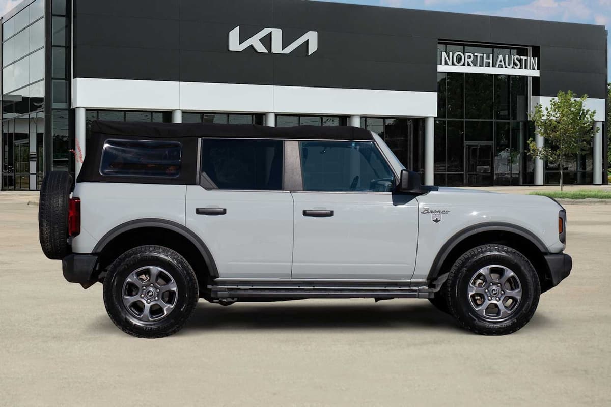 2022 Ford Bronco - Image 7