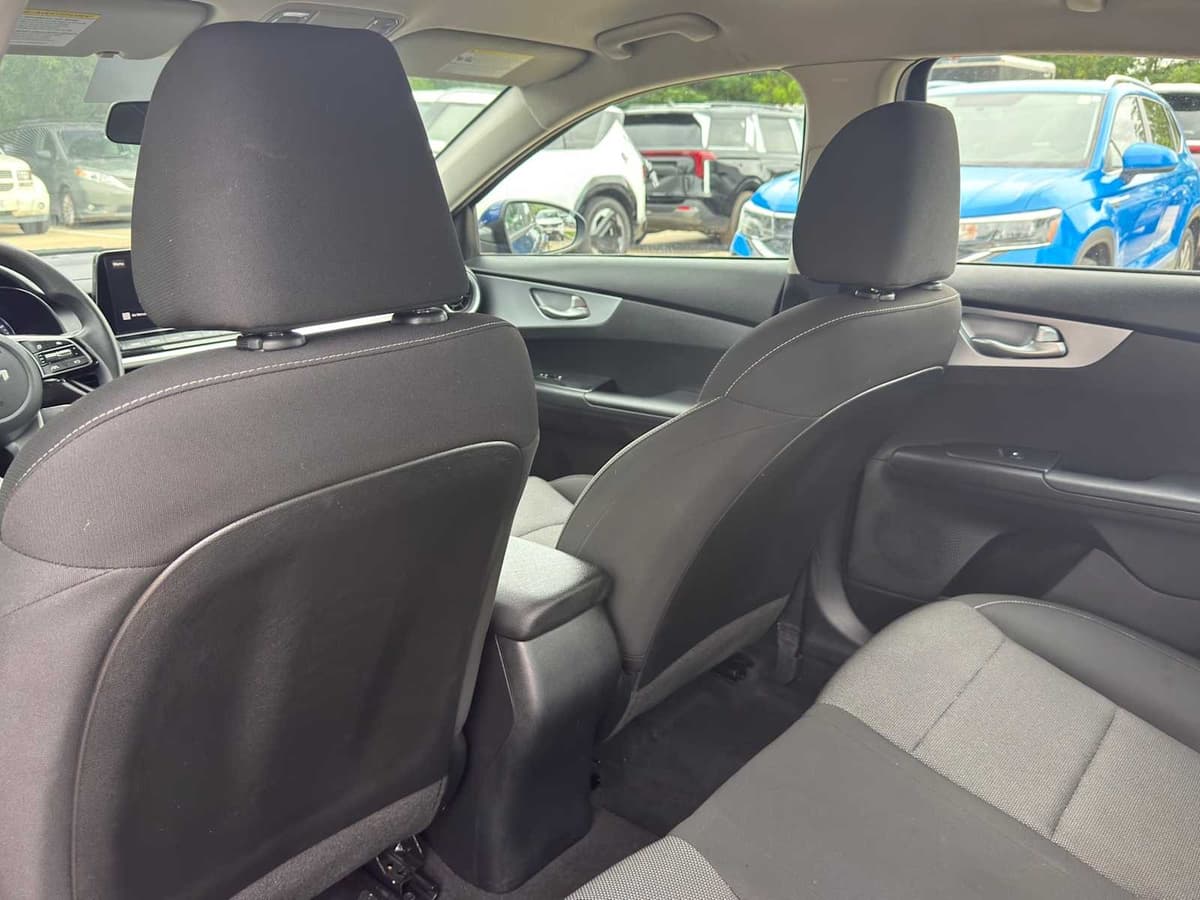 2023 Kia Forte - Image 23