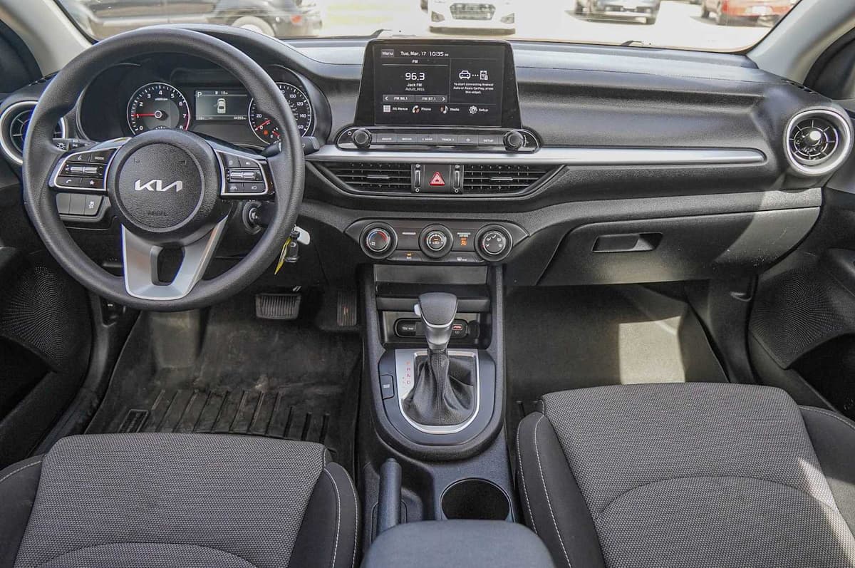 2024 Kia Forte - Image 23