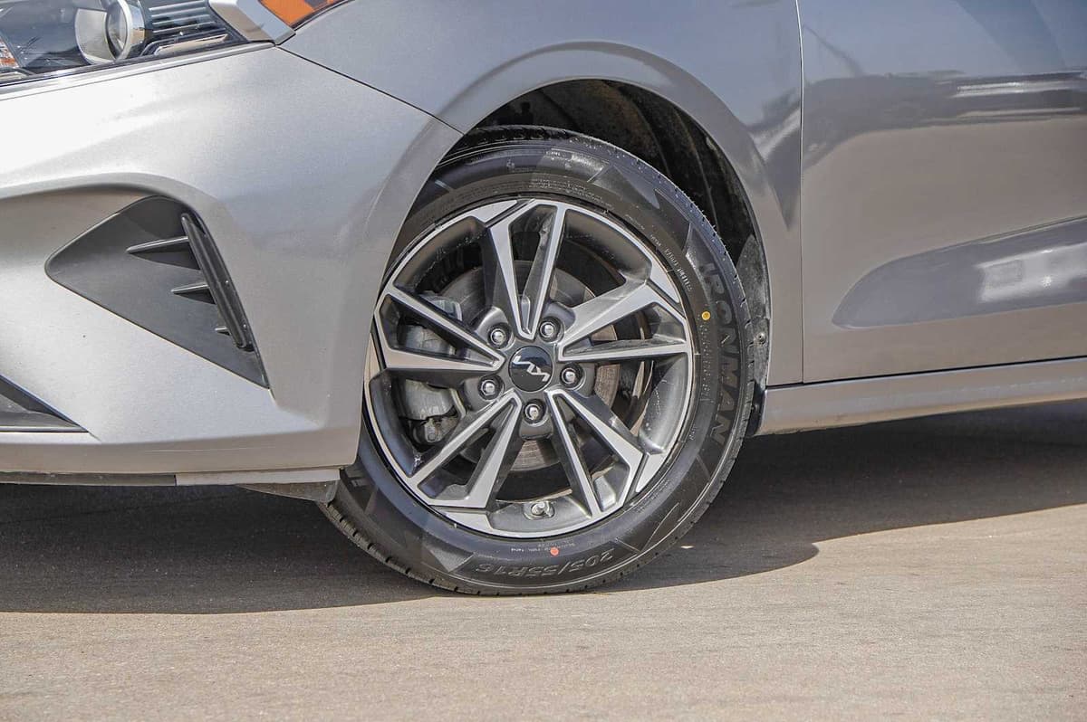 2024 Kia Forte - Image 2