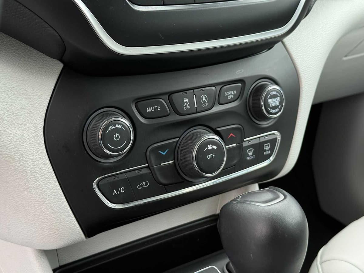 2021 Jeep Cherokee - Image 26