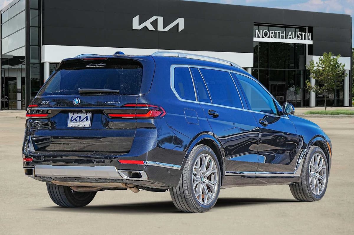 2023 BMW X7 - Image 7