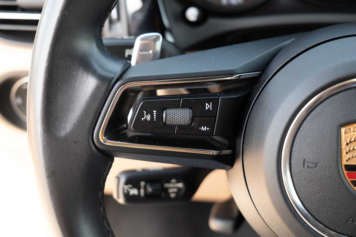 2024 Porsche Macan - Image 13