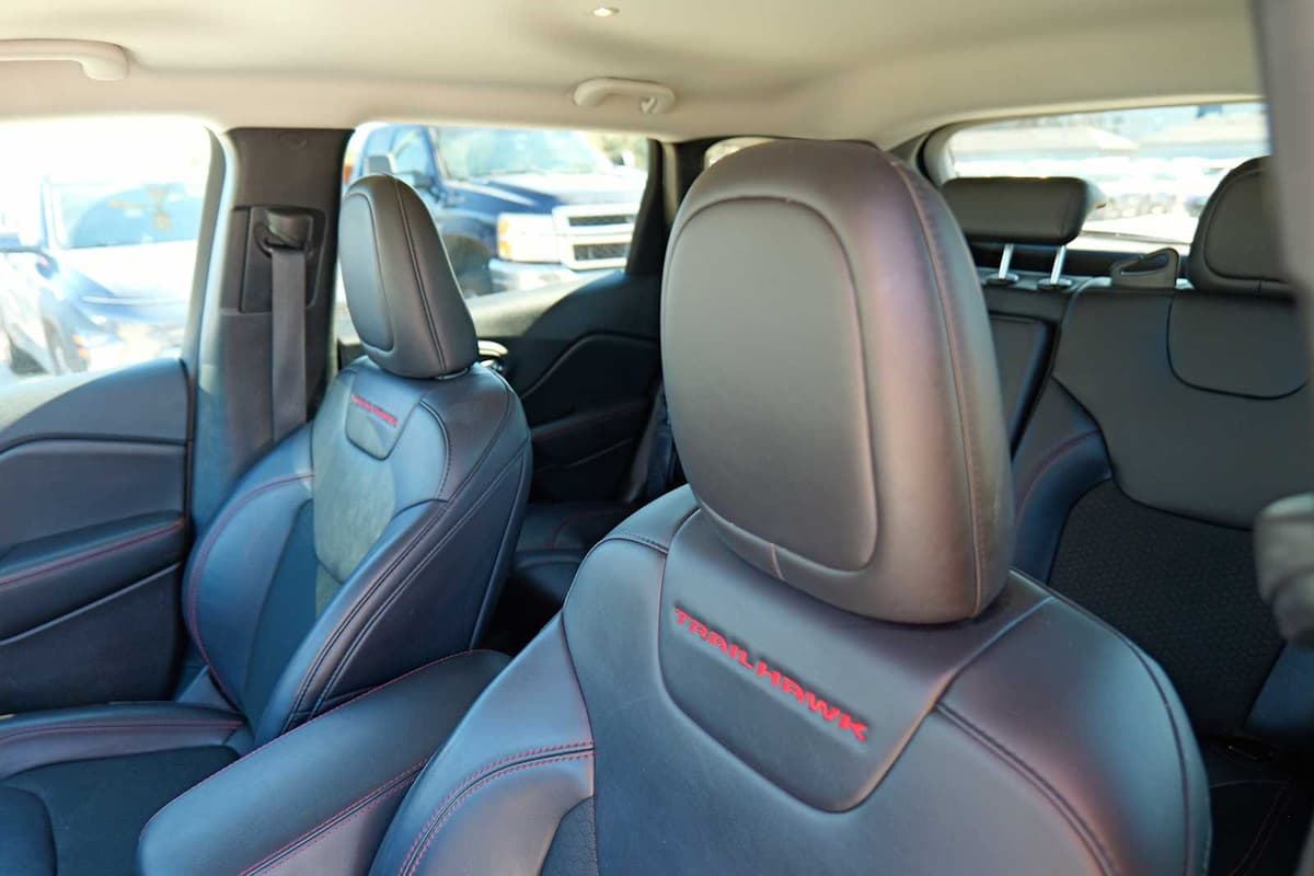 2020 Jeep Cherokee - Image 11