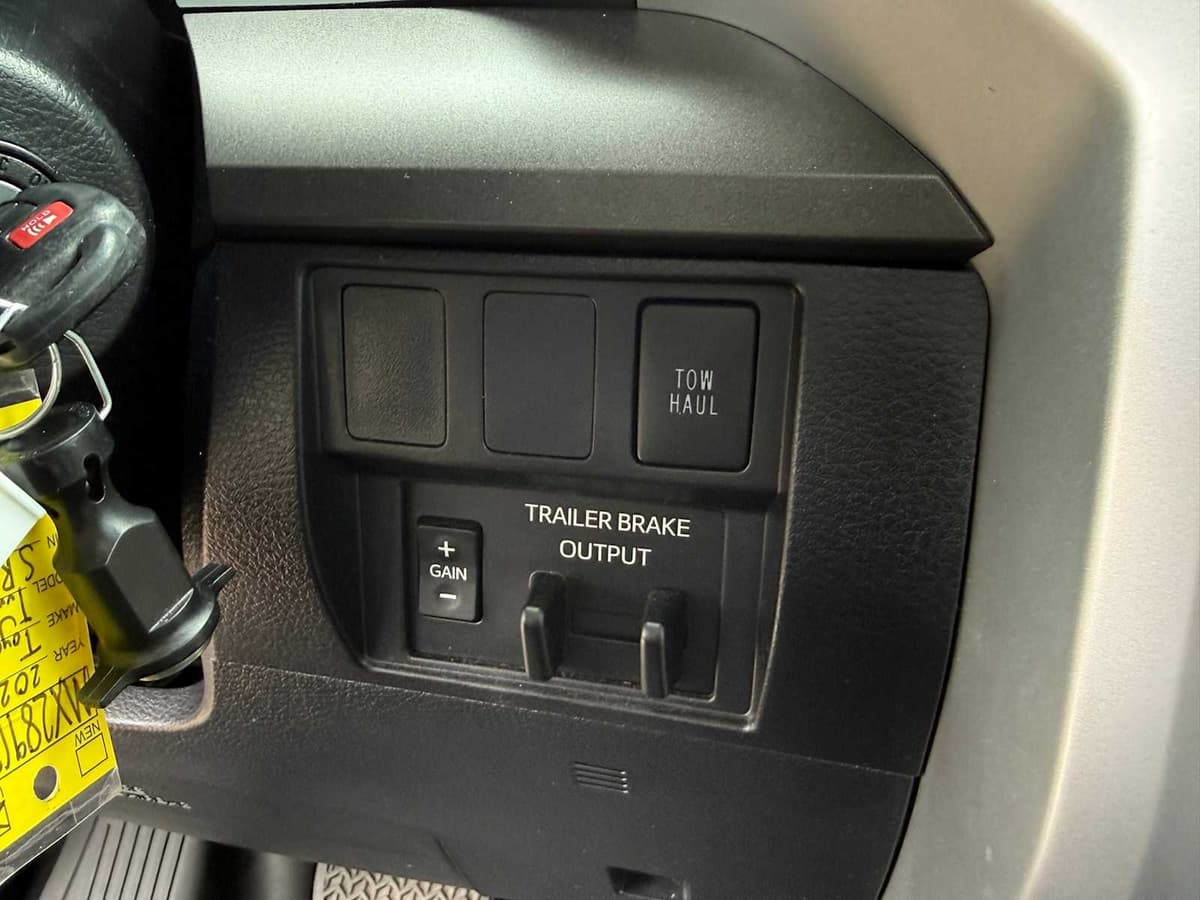 2021 Toyota Tundra - Image 28