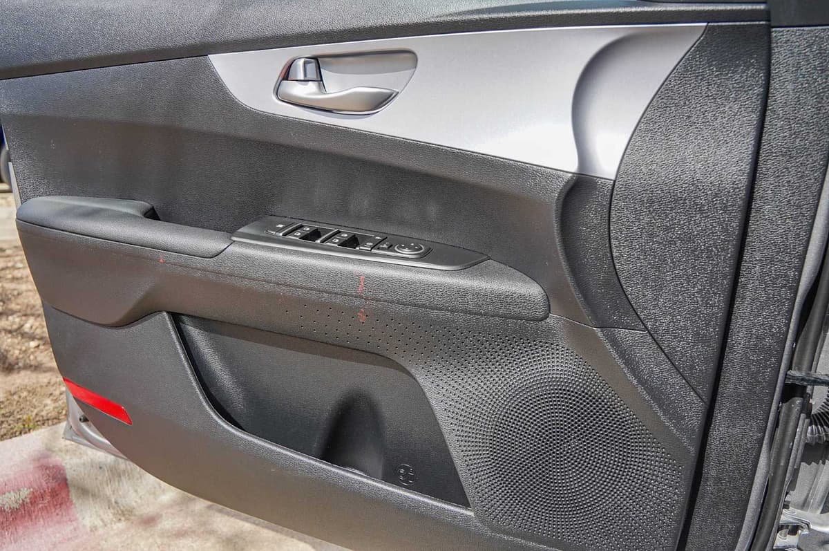 2024 Kia Forte - Image 21