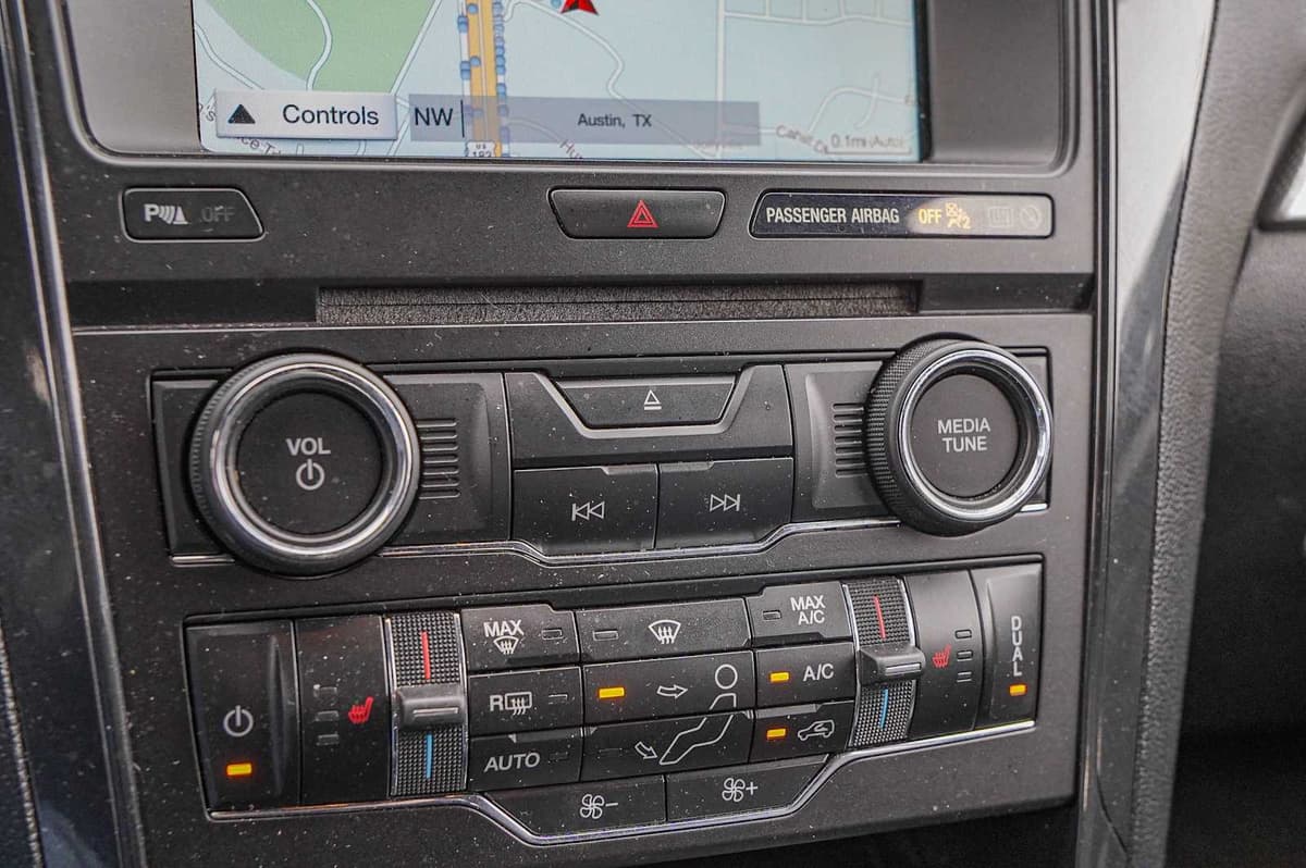 2017 Ford Explorer - Image 18