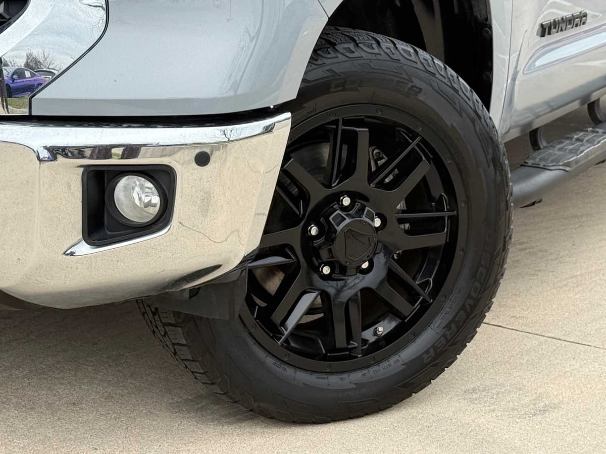 2021 Toyota Tundra - Image 2