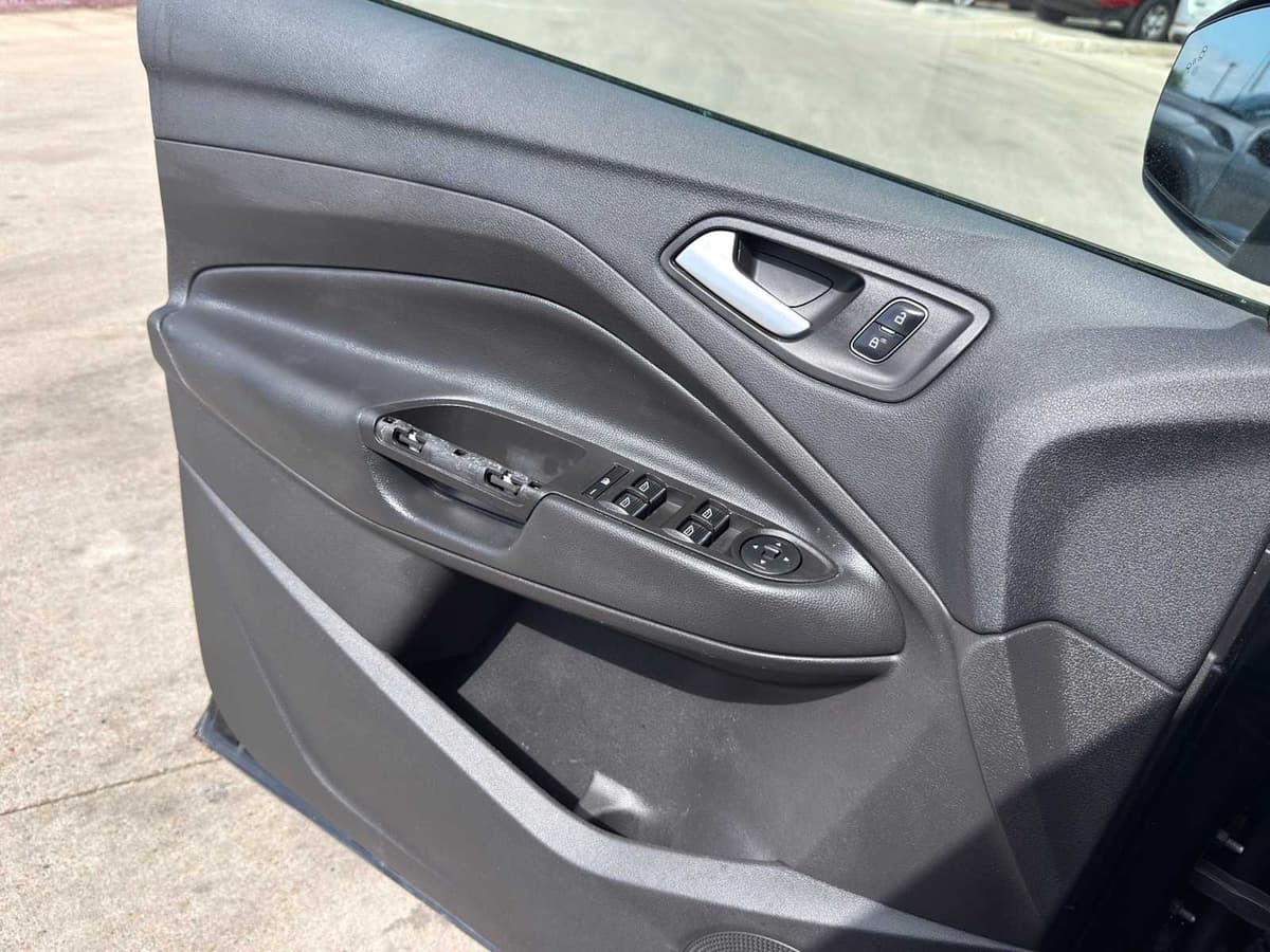 2017 Ford Escape - Image 19